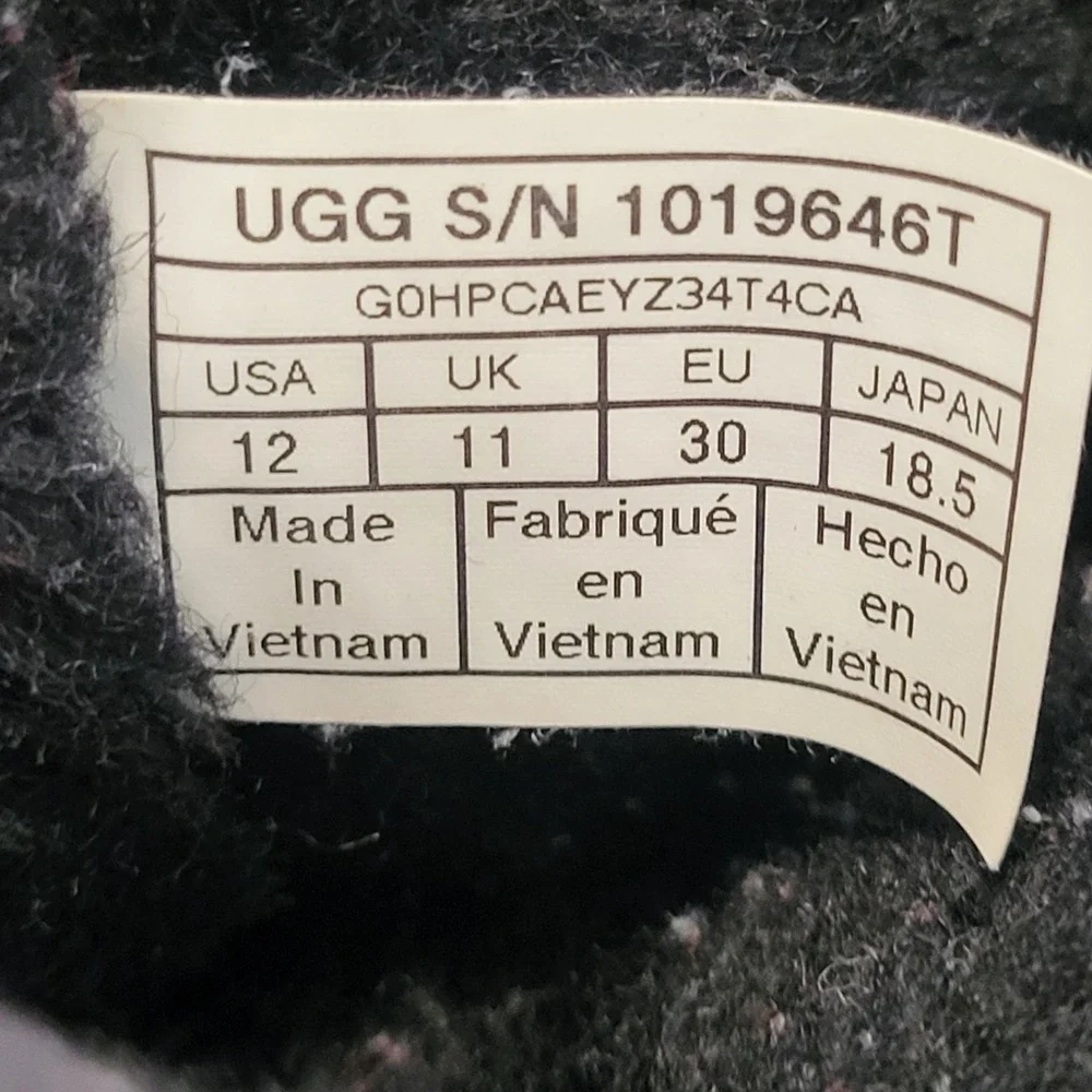 UGG Kids Classic Leather Boots Black Sheepskin Lined Cozy Casual Size 12